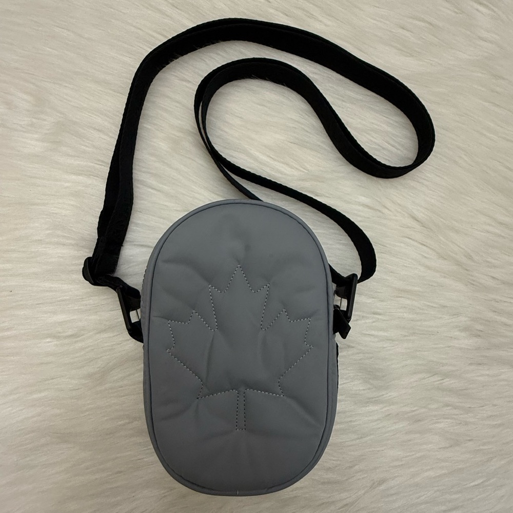 LULULEMON - BLACK GREY TEAM CANADA FUTURE LEGACY BAG - Picture 12 of 16